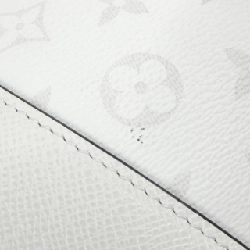 Túi xách cuối tuần Taiga Llama M30919 của Louis Vuitton 610787