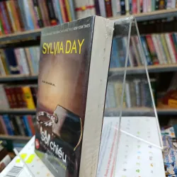 SOI CHIẾU - SYLVIA DAY 577881