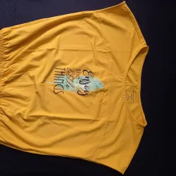 Áo phông dáng croptop size M, màu đỏ màu kem màu vàng sản phẩm đã Mặc Một Lần 1021188