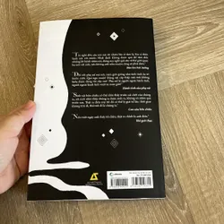 Thiên tài bên trái, kẻ điên bên phải - sách mới 99%  chính hãng 717643