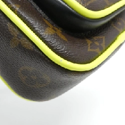 Túi đeo vai Louis Vuitton Monogram Christopher Wearable Wallet M80793 613767