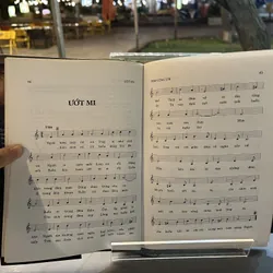 TRỊNH CÔNG SƠN NGƯỜI HÁT RONG QUA NHIỀU THẾ HỆ 592512