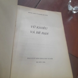 VŨ KHIÊU VÀ BÈ BẠN (sách mừng thọ giáo sư 80 tuổi) 453546