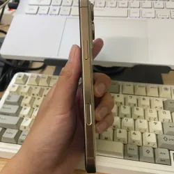 Điện thoại iPhone 16 Pro Max 256GB chính hãng màu vàng hình chữ nhật 589801