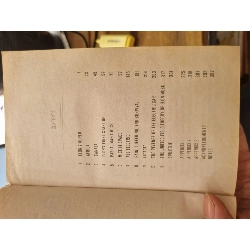 ELON MUSK : HOW THE BILLIONAIRE CEO OF SPACEX AND TESLA IS SHAPING OUR FUTURE - ASHLEE VANCE 120029