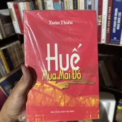 Huế mùa mai đỏ