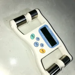 Máy đo lượng mỡ cơ thể Omron HBF-303 Nhật