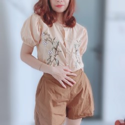 Set áo thêu hoa, tay phồng và quần short 15421