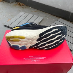 Giày chạy bộ nam New Balance EU44 màu đen 527576