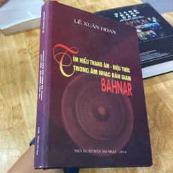 TÌM HIỂU THANG ÂM -ĐIỆU THỨC TRONG ÂM NHẠC DÂN GIAN BAHNAR,Bản bìa cứng, có chữ ký tác giả 528020