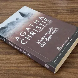 Tiểu thuyết trinh thám của nữ nhà văn Agatha Christie: MƯỜI NGƯỜI DA ĐEN NHỎ (269 trang) 717835