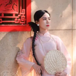 Váy cô dâu cổ cao dài tay chất liệu lụa màu trắng kem 737788