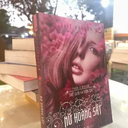 NỮ HOÀNG SẮT - JULIE KAGAWA 