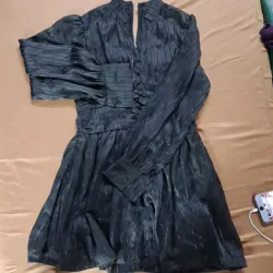 Đầm đen kim tuyến ngắn thời trang