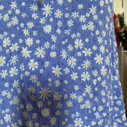 Đầm xoè midi hoa cúc nền xanh biển 25682