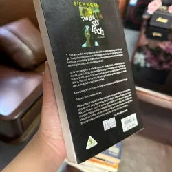 Thế giới xô lệch” – Bích Ngân 975427