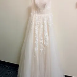 Váy cô dâu quây tách rời, size S, váy trắng ánh lên màu hồng nude  1009792