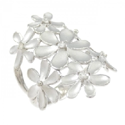 Nhẫn kim cương K18WG hoa 0.13CT