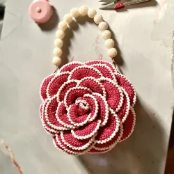 Sản phẩm được móc thủ công . Nguyên liệu từ sợi dệt . Kích thước 15cm 