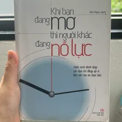 Sách “ Khi bạn đang mơ thì người lhacs đang nỗ lực”  597196