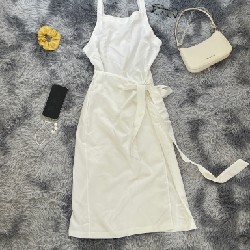 Váy hai dây trắng cột eo