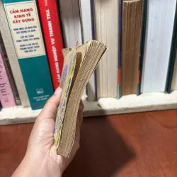 II Sách Xưa: Thầy Phù Thuỷ Đi Trong Thành Phố - IVRITÔMIN - 1985 751405