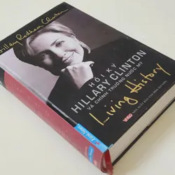 Hồi ký Hillary Clinton và chính trường nước Mỹ 704186