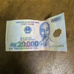 1 tờ tiền 20.000 VND và 1 tờ tiền 10.000 VND (seri phong thuỷ) 