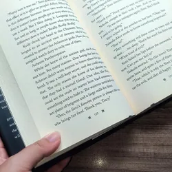 Chronicles of Nick #2 -
Invincible
- Sherrilyn Kenyon 723119