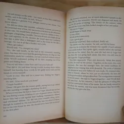 The Stranger At The Palazzo D'Oro - Paul Theroux 708580