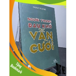 (TẶNG BOOKMARK) Người trong đau khổ vẫn cười 2018 mới 85% ố nhẹ bụng sách chữ ký tác giả Hamlet Trương RBK1607 VĂN HỌC