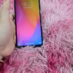 Điện thoại red mi 7 ram 3/32g pin siêu pền zalo FB tik Tok okela