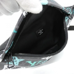 Túi đeo chéo Louis Vuitton Monogram Eclipse (LV Graffiti Veil) Discovery Bum Bag PM M21397 611799