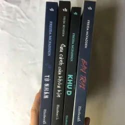 Sách của Freida McFadden: Bạn trai, Khu D, Sau cánh cửa khóa kín, Tù nhân 1002666