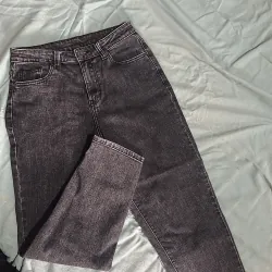 Quần Jean Yody size 26 như mới , màu đen muối tiêu 