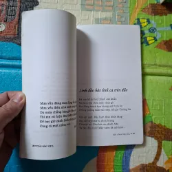 Bên cửa sổ máy bay 795771