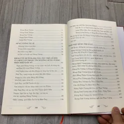 Hùng vương thánh tổ ngọc phả. Có chữ ký tặng. 10a4 1027878