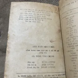 Cẩm đang cho cán bộ y tế cơ sở -240 trang  1018050
