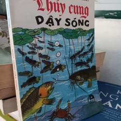 thuỷ cung dậy sóng