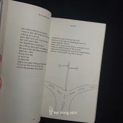[Sách Cũ Ngoại Văn] The Sun And Her Flowers - Rupi Kaur 564212
