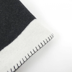 Chăn CHANEL - Hàng hiệu Authentic 832776