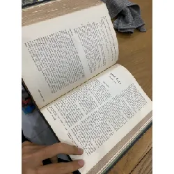 English Literature - Edward J. Gordon 553262
