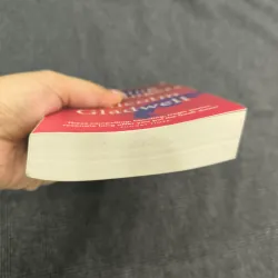 Talking to Strangers - Malcolm Gladwell (Penguin Psychology) - Sách mới 959970