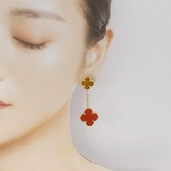 Bông tai Van Cleef & Arpels Magic Alhambra 2 Motif 665417