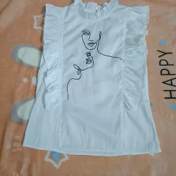 Áo kiểu trắng hoạ tiết trừu tượng phối bèo