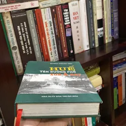 HUẾ, TÊN ĐƯỜNG PHỐ XƯA & NAY, bản bìa cứng (XB 2004) 590386