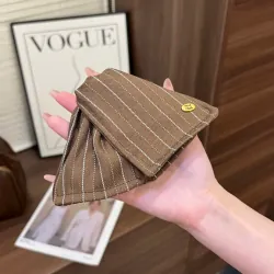 Kẹp tóc càng cua tam giác phong cách cổ Điển mới 2025 760000