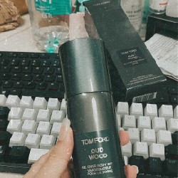 Xịt body Tormford Oud Wood 150ml chưa sử dụng mình được tặng nên
pass rẻ  ạ 25508