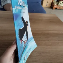 sách Ehon Nhật Bản có tên Dodge, Chú Chim Cánh Cụt Thích Trượt Băng  1031836