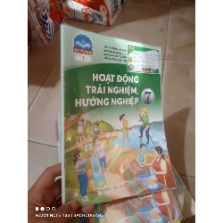 (TẶNG BOOKMARK) Hoạt động trải nghiệm, hướng nghiệp lớp 7 (Chân trời sáng tạo) Giáo khoa RBK2702